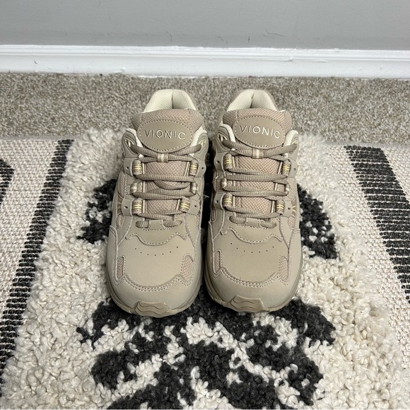Vionic | Shoes | Womens New Vionic Taupe Walker Classic Seankers Size 7 ...